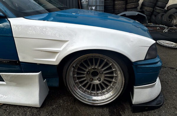 E36 Front Fenders +6cm with vents- Coupe, Cabrio